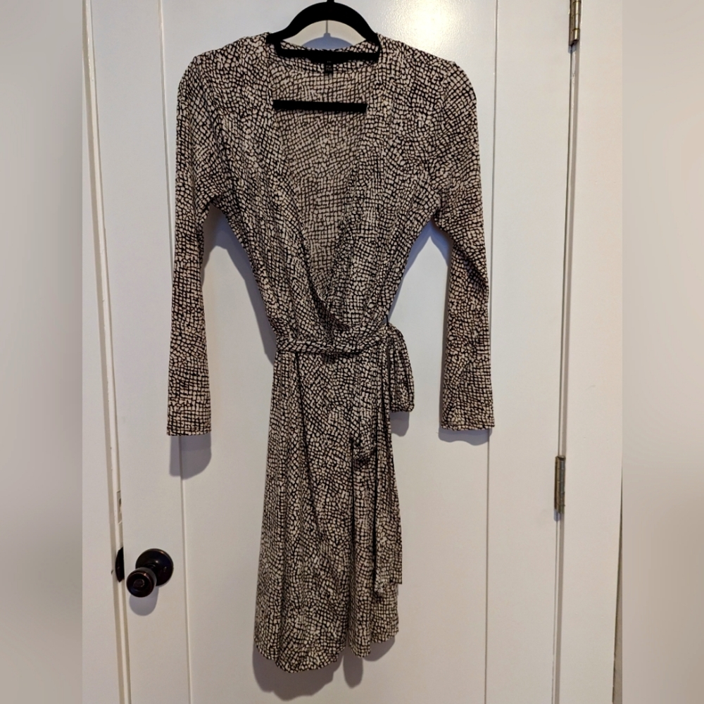 Banana Republic Long Sleeve Beige and Brown Wrap Dress Women's Medium Petite